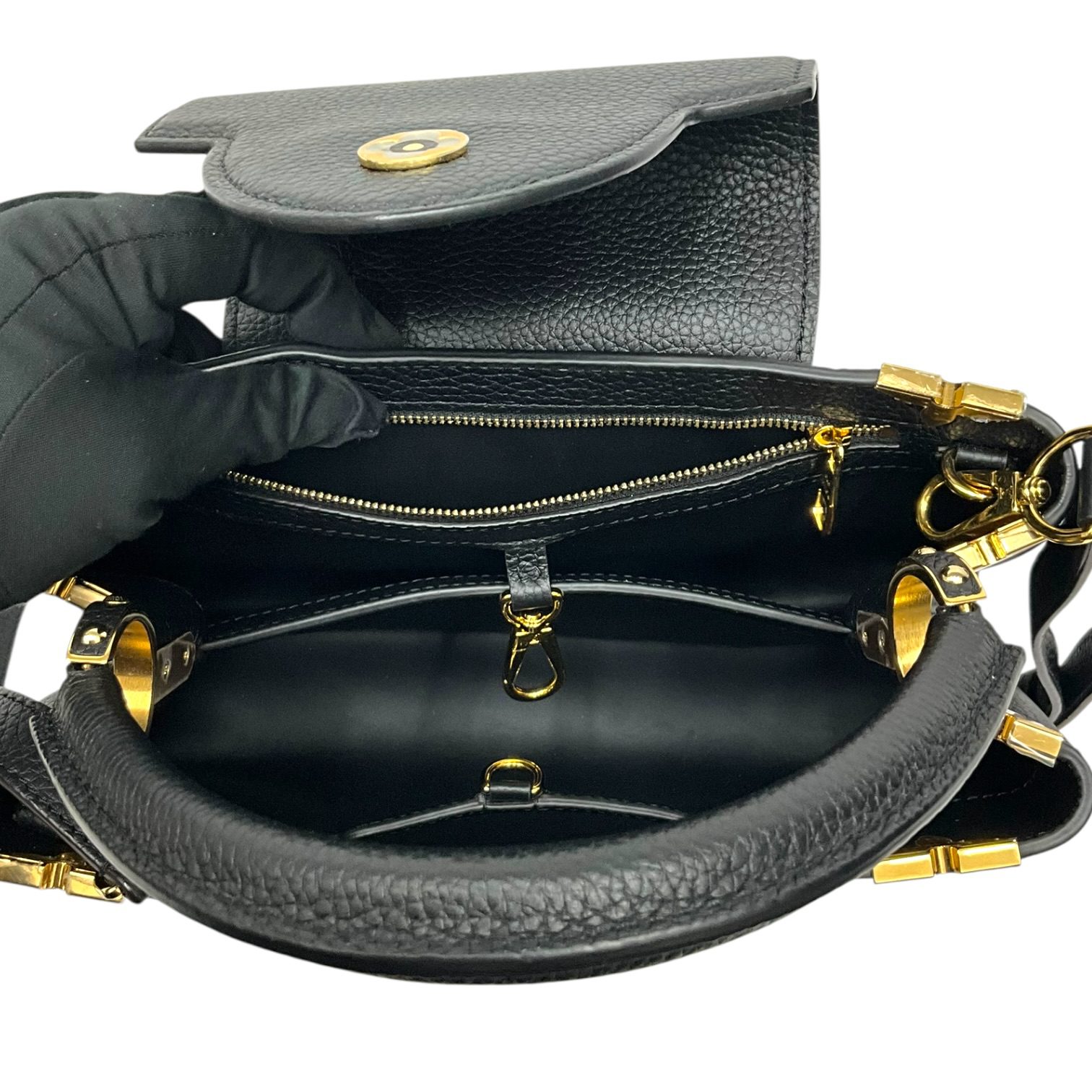 IMG_2557-Photoroom Louis Vuitton Flower Crown Capucines MM Bag