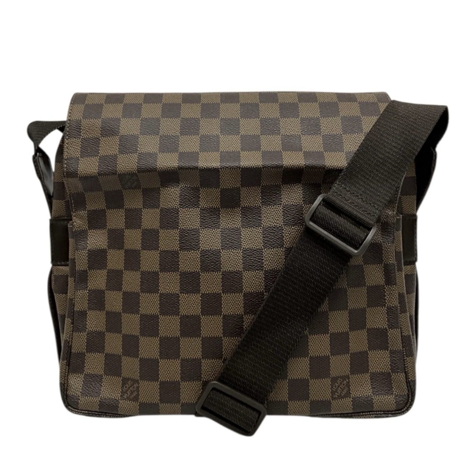 Screenshot Louis Vuitton Damier Ebene Naviglio Messenger Bag