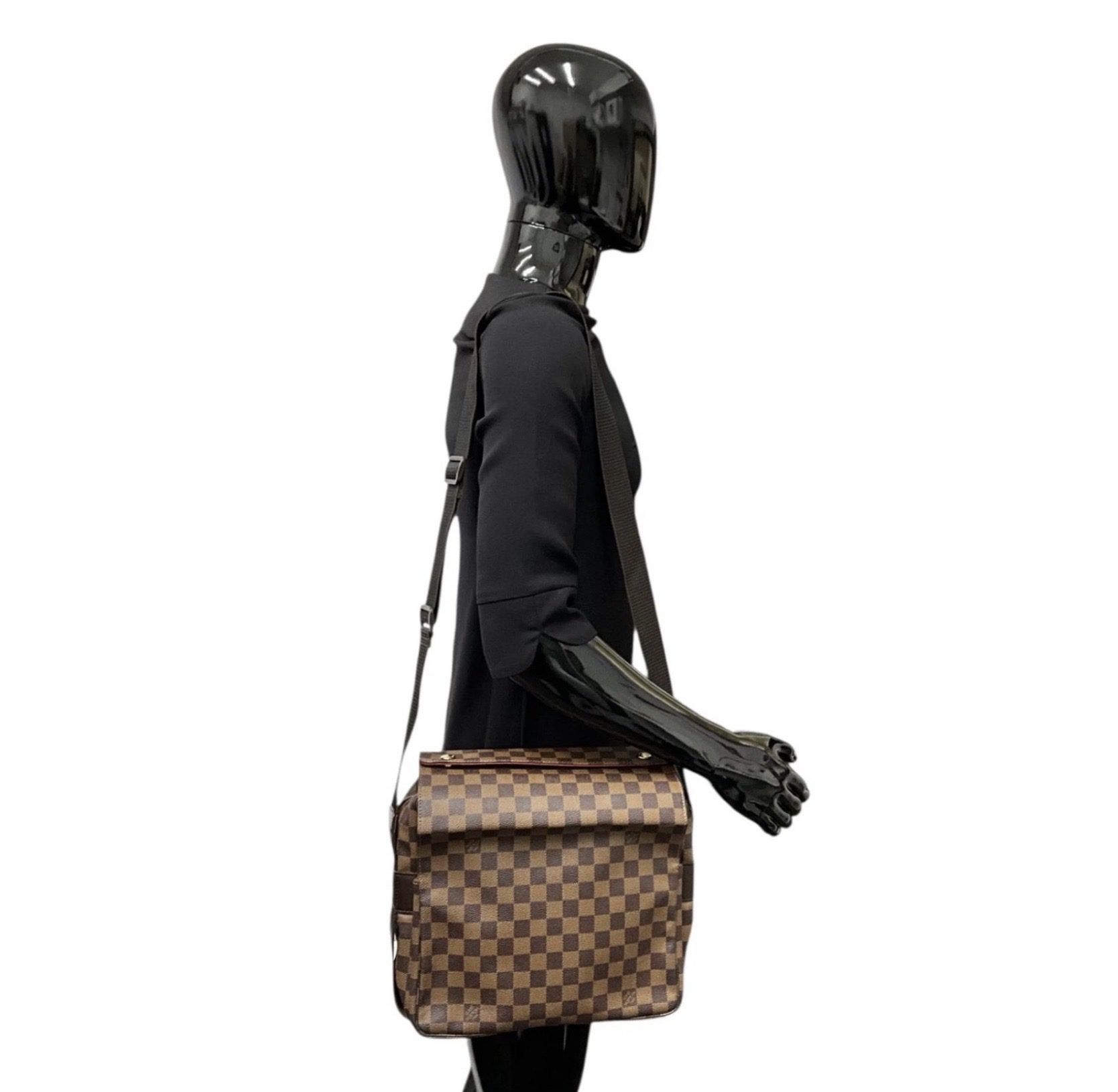 Screenshot Louis Vuitton Damier Ebene Naviglio Messenger Bag