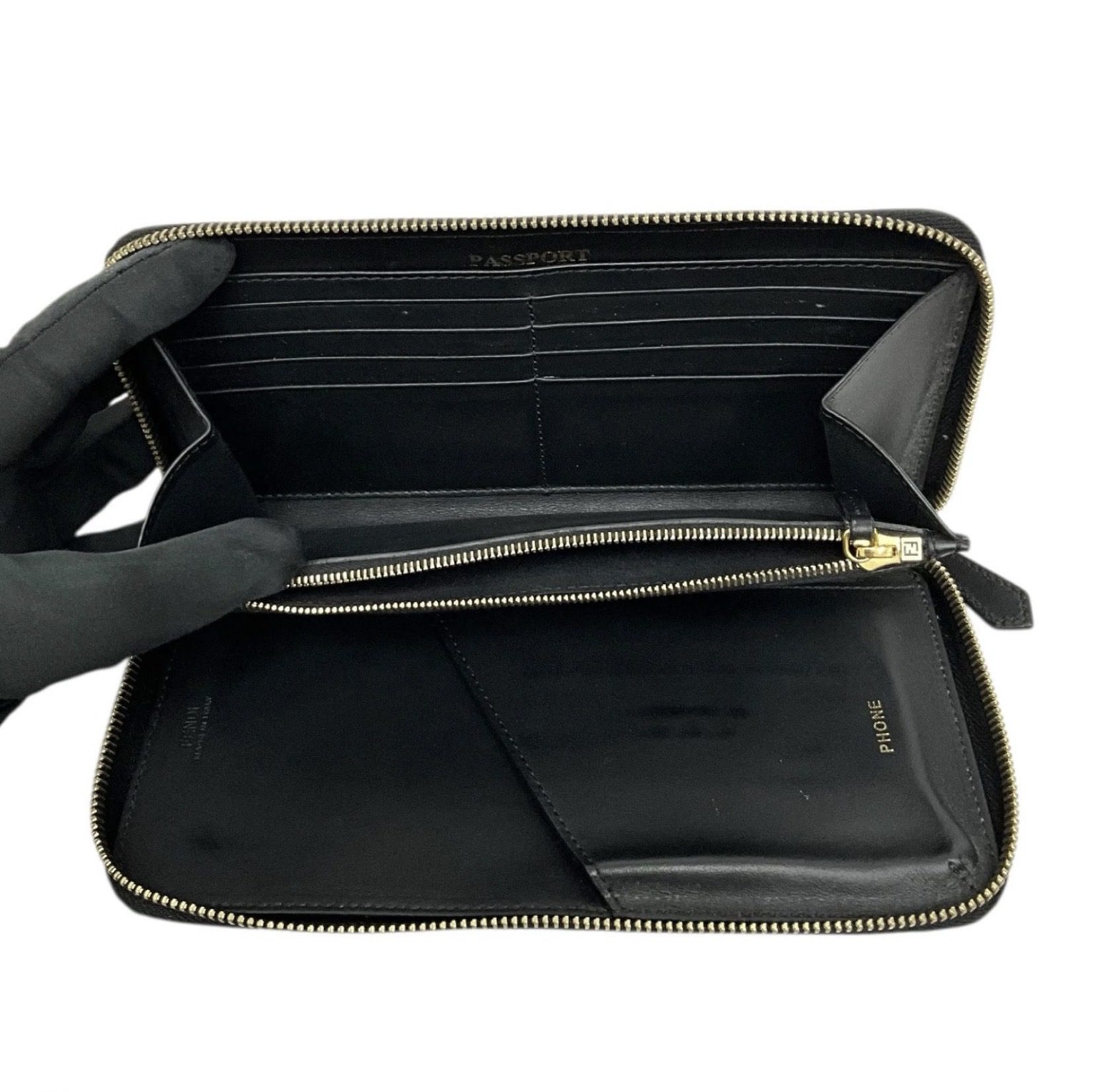 Screenshot Fendi Bug Eye Monster Travel Wallet